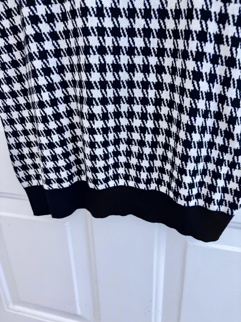 Ann Taylor Black & White Houndstooth Scoop Neck Short Sleeve Sweater - Picture 4 of 7